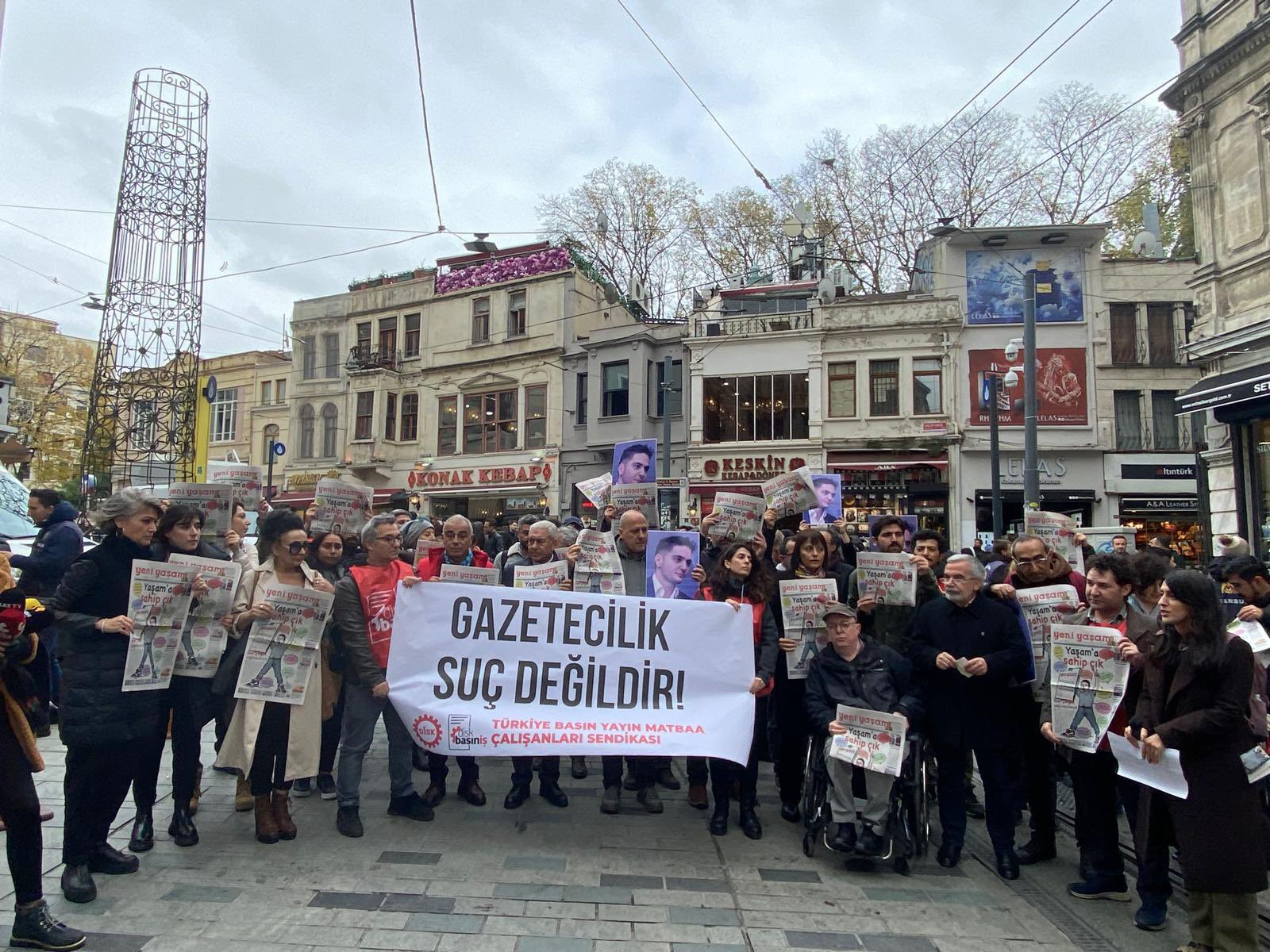 Gazetecilere yönelik baskılar protesto edildi